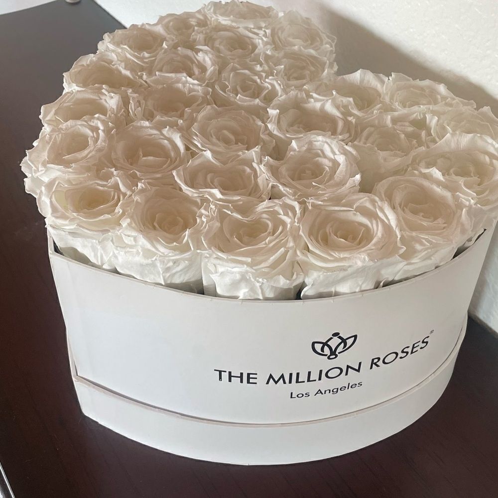 A million roses heart box